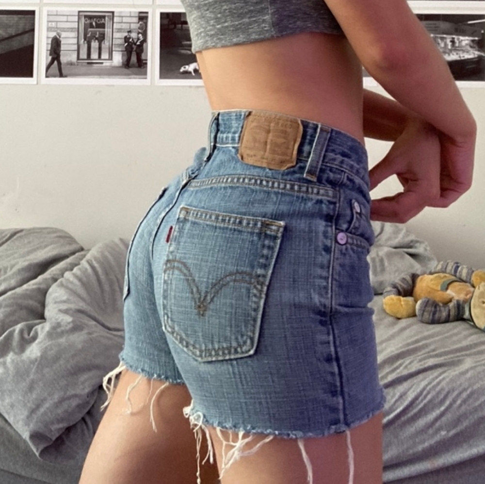 LEVI'S 514 Cutoff Distressed Shorts Medium Wash 30